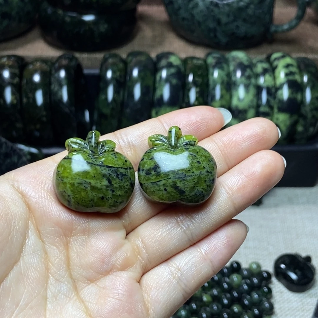 雨***洁蛇纹石玉未镶嵌药王石项链卡8