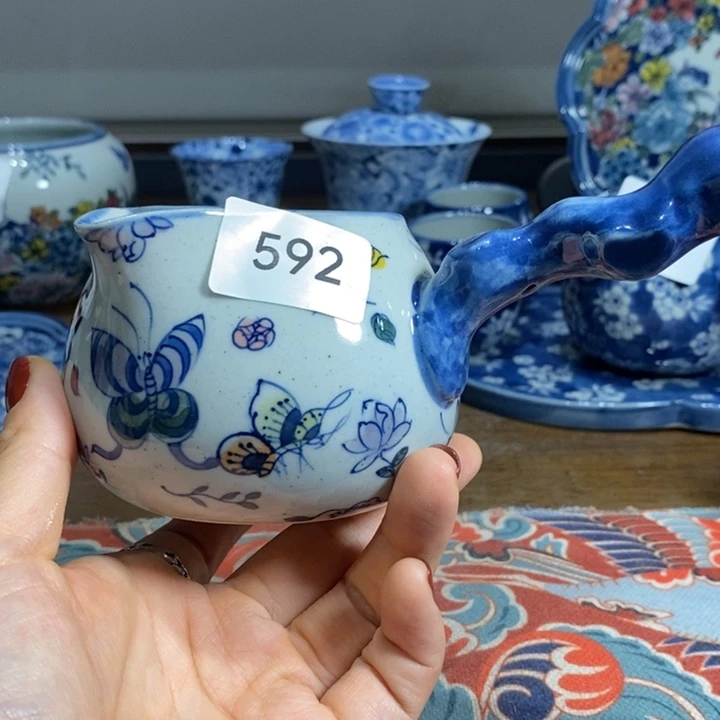 青花瓷景德镇手绘蝴蝶公道