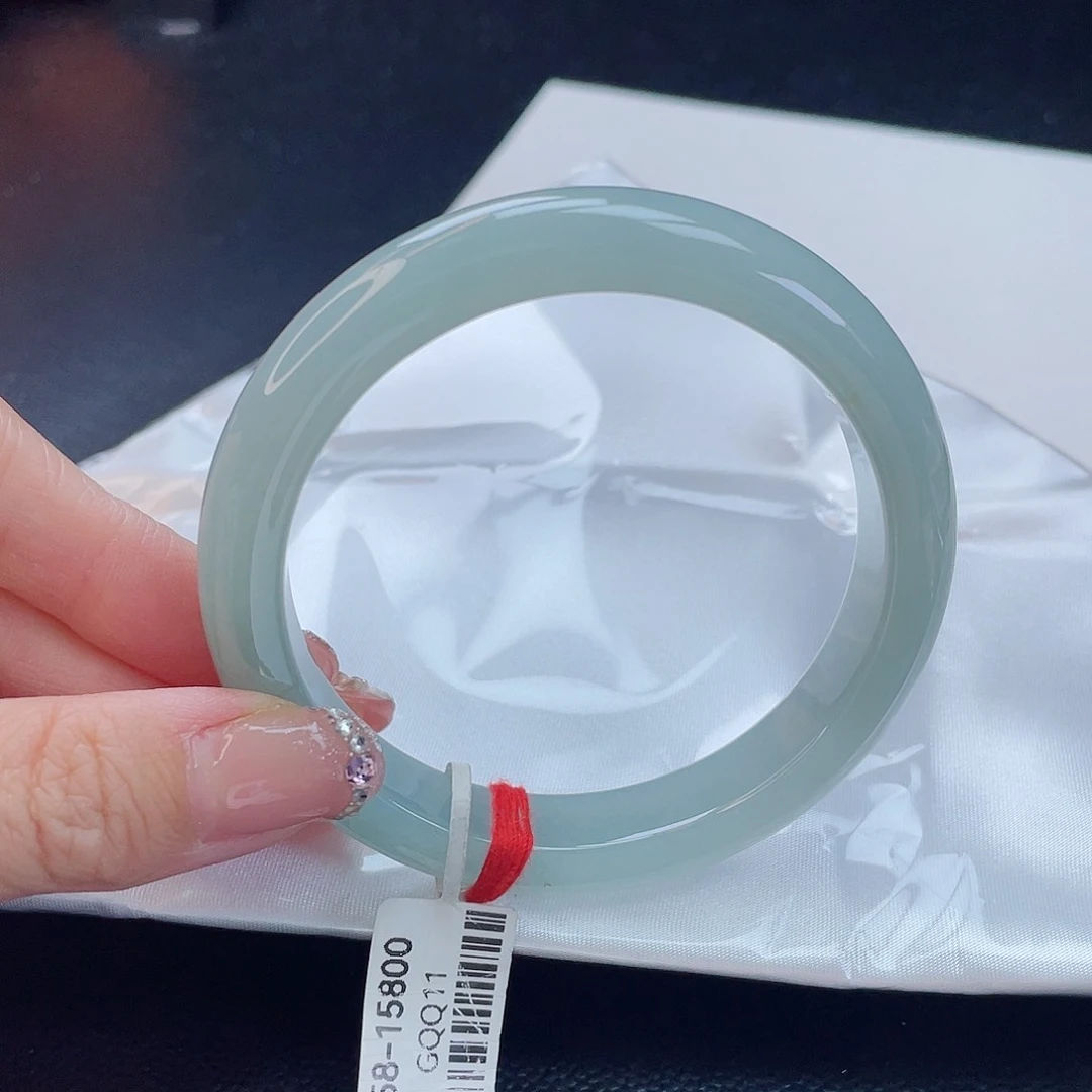 翡翠手镯未镶嵌翡翠