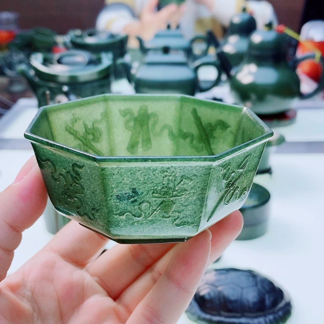 未镶嵌和田玉摆件微瑕