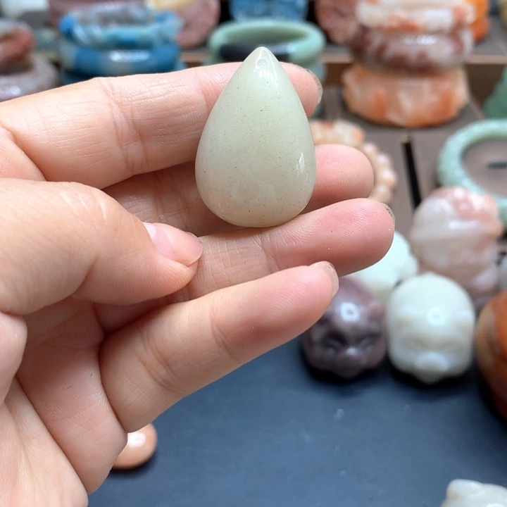 石英质玉（黄龙玉）合金颈饰