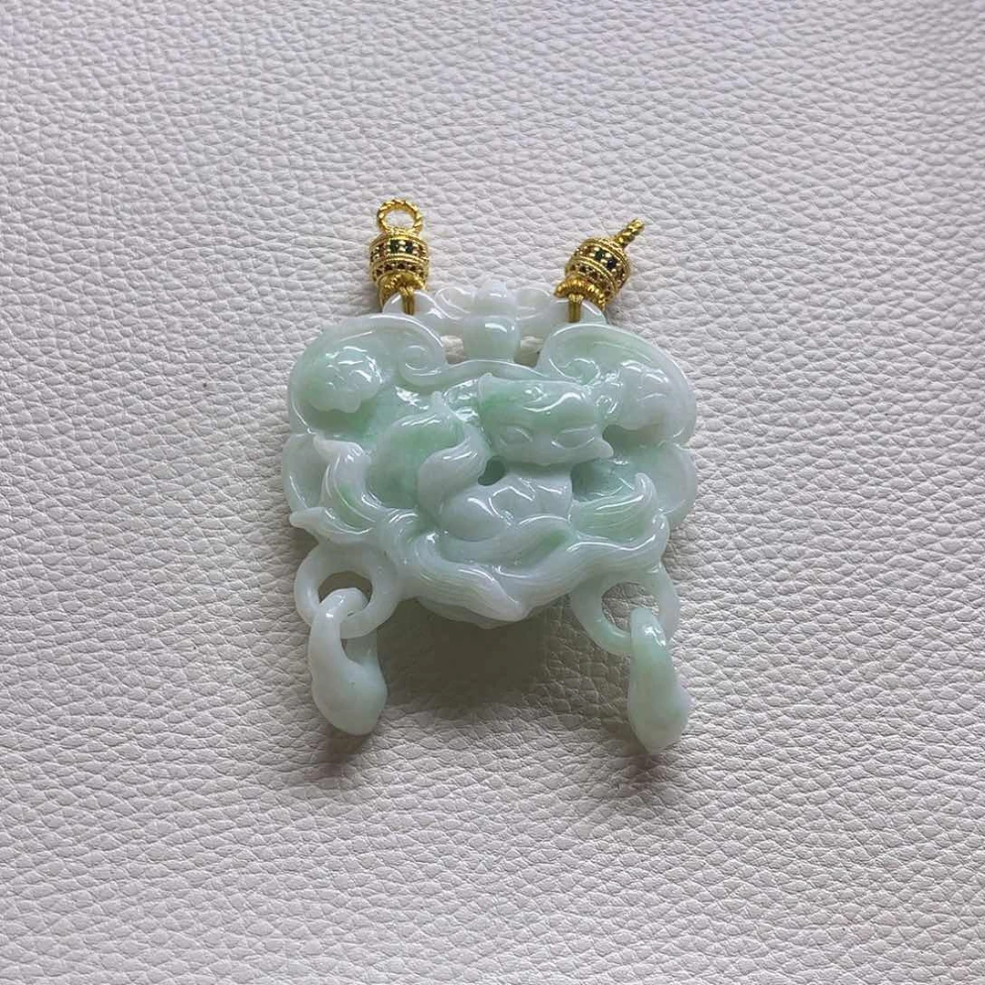 翡翠未镶嵌颈饰翡翠白底青狐狐锁
