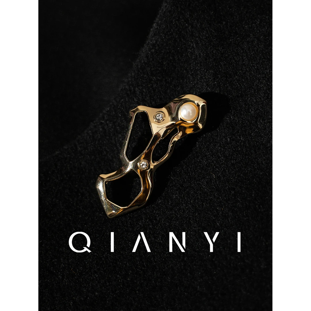 合金胸针  高端轻奢百搭时尚经典设计师款胸花胸针女