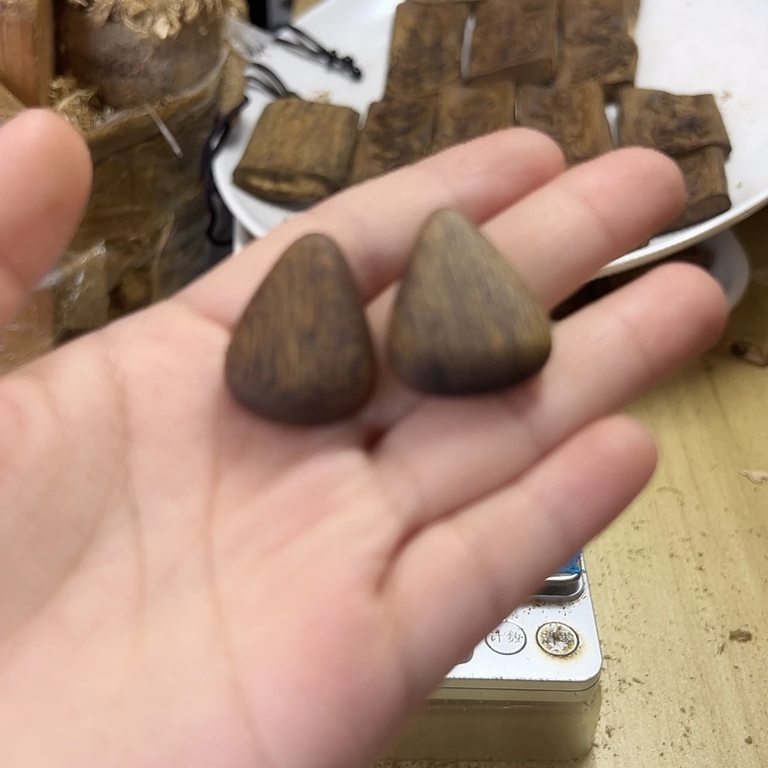 木***趣香料绿奇楠牌子2个白棋