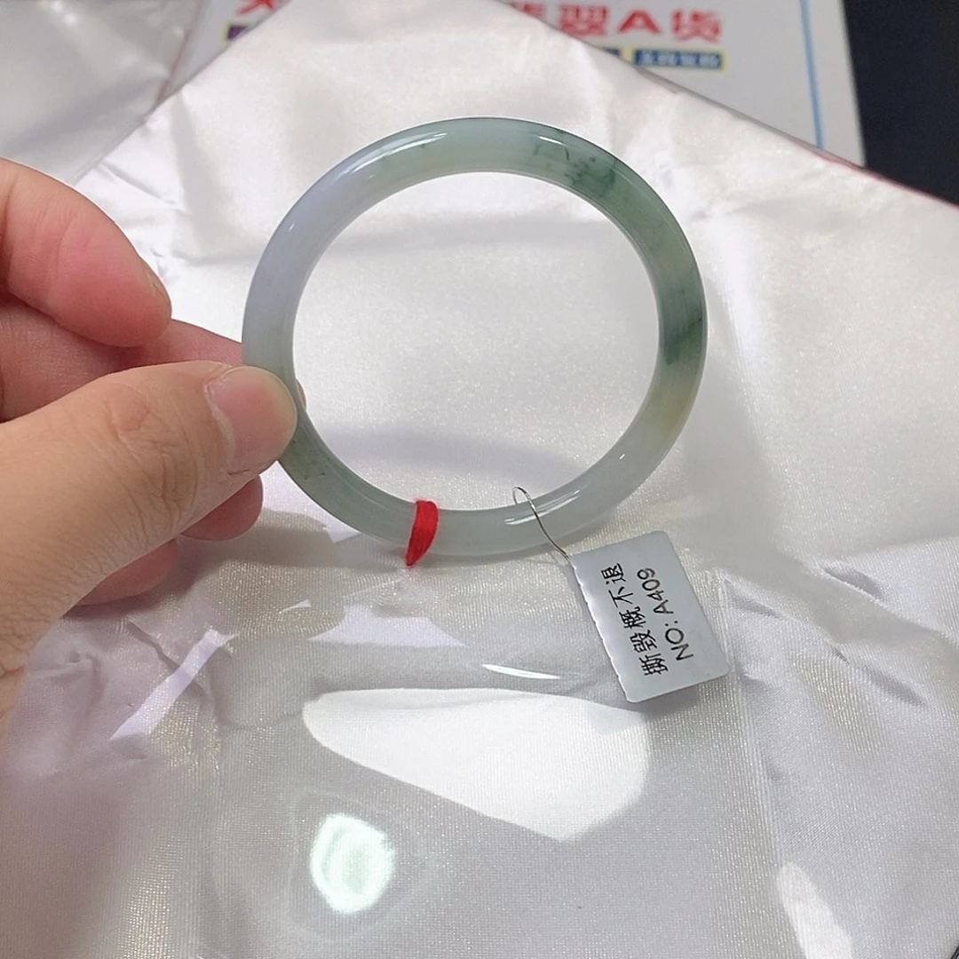 翡翠未镶嵌手镯（圆镯）
