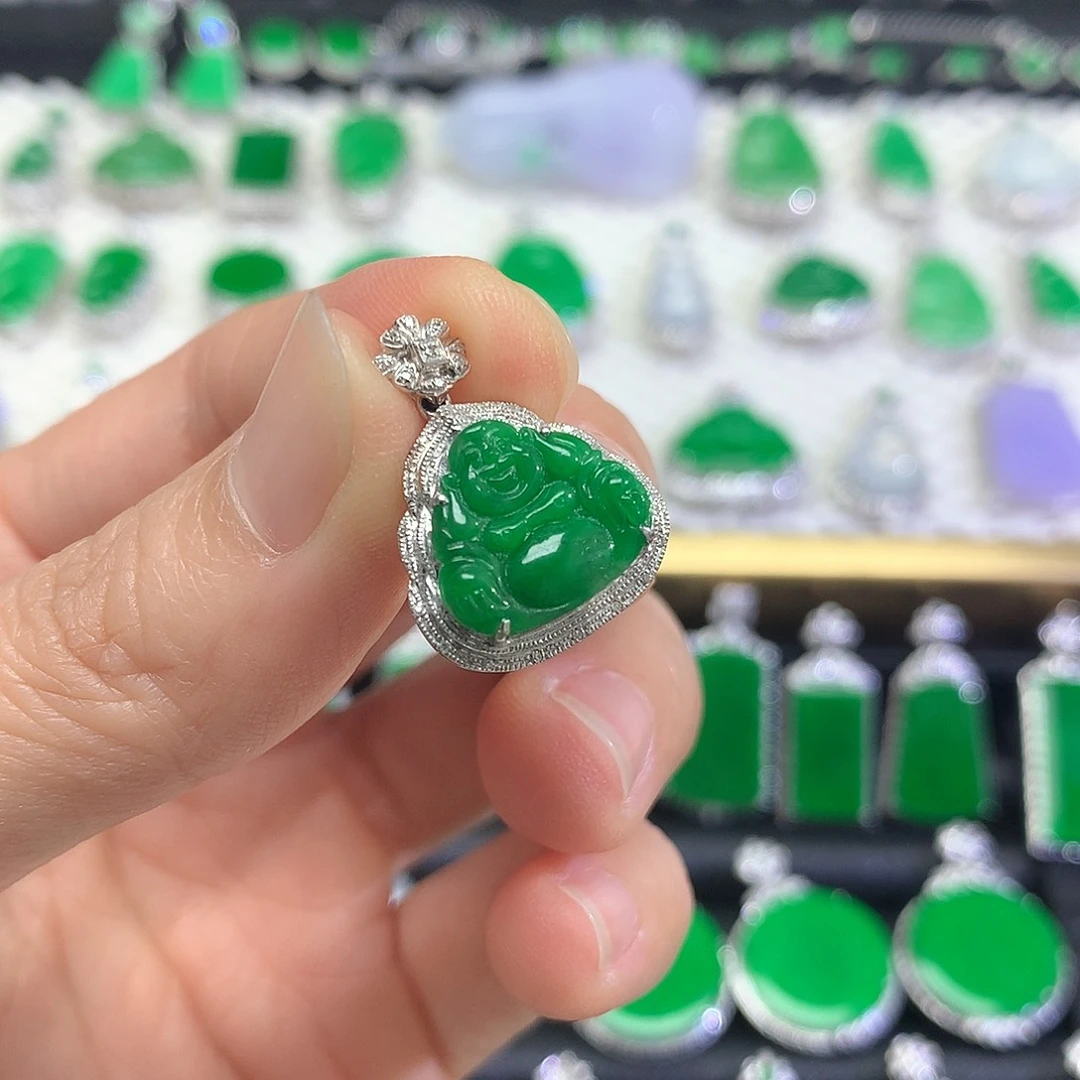 颈饰18K金镶嵌翡翠吊坠