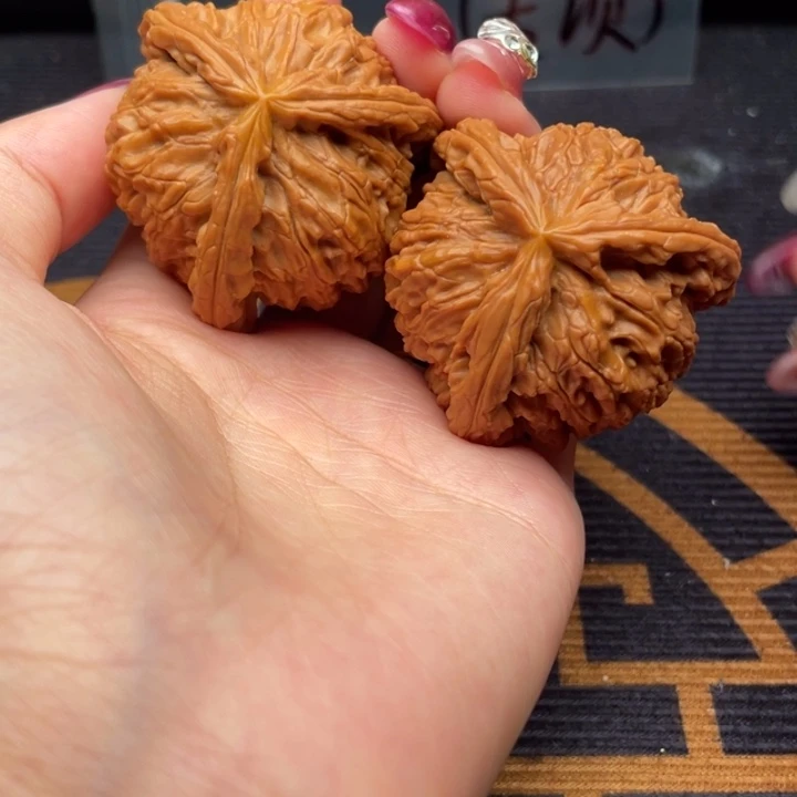 D***9文玩核桃吊坠白狮子