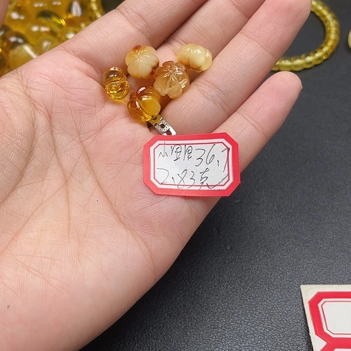 ****田裸石琥珀未镶嵌蜜蜡