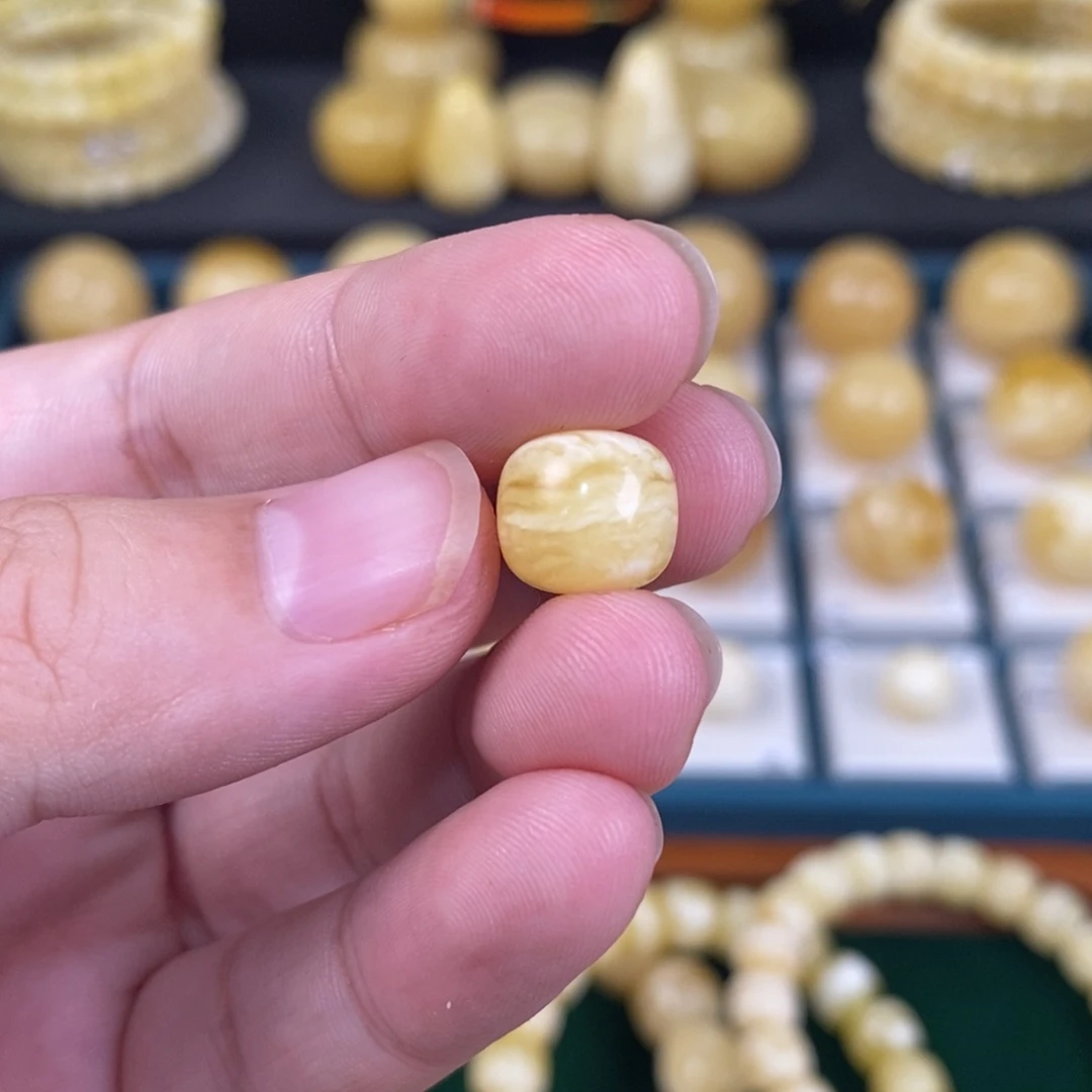 幸***曹蜜蜡未镶嵌珠宝奇石