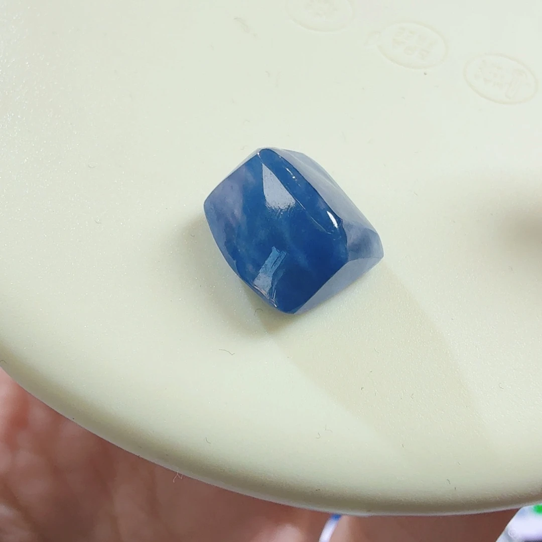 翡翠未镶嵌颈饰裸石