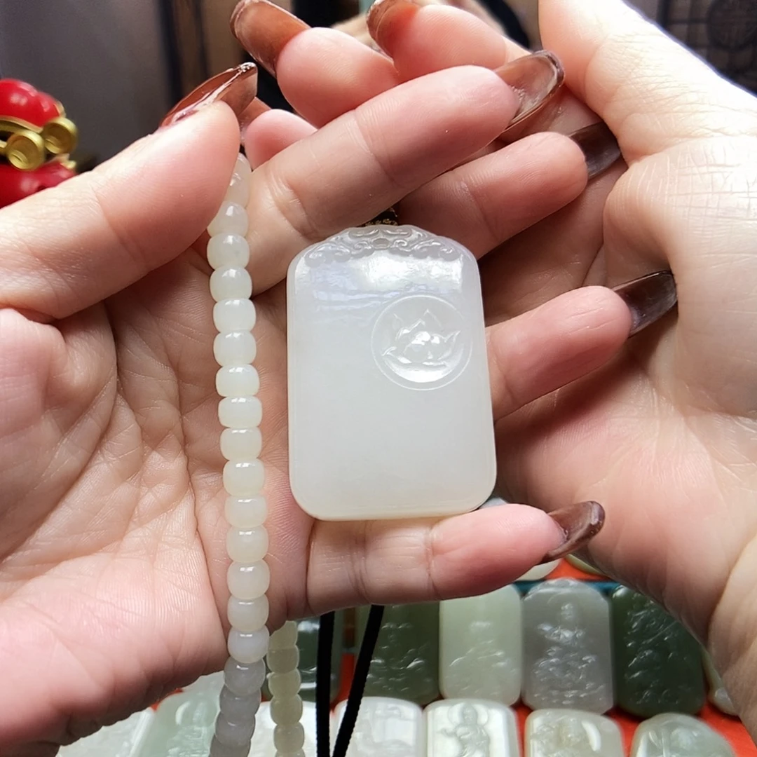 颈饰未镶嵌和田玉?****