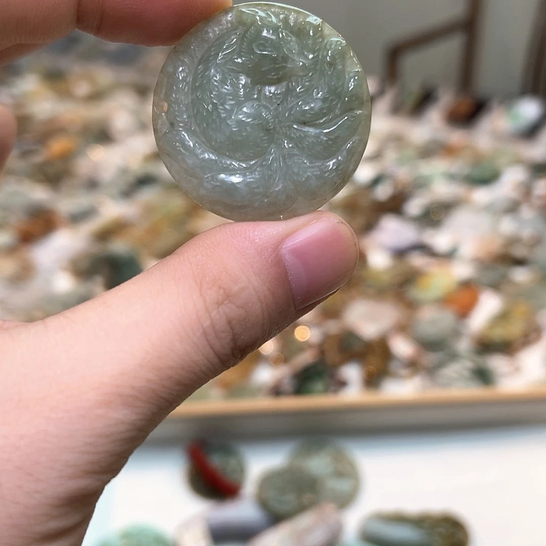 翡翠未镶嵌颈饰挂件