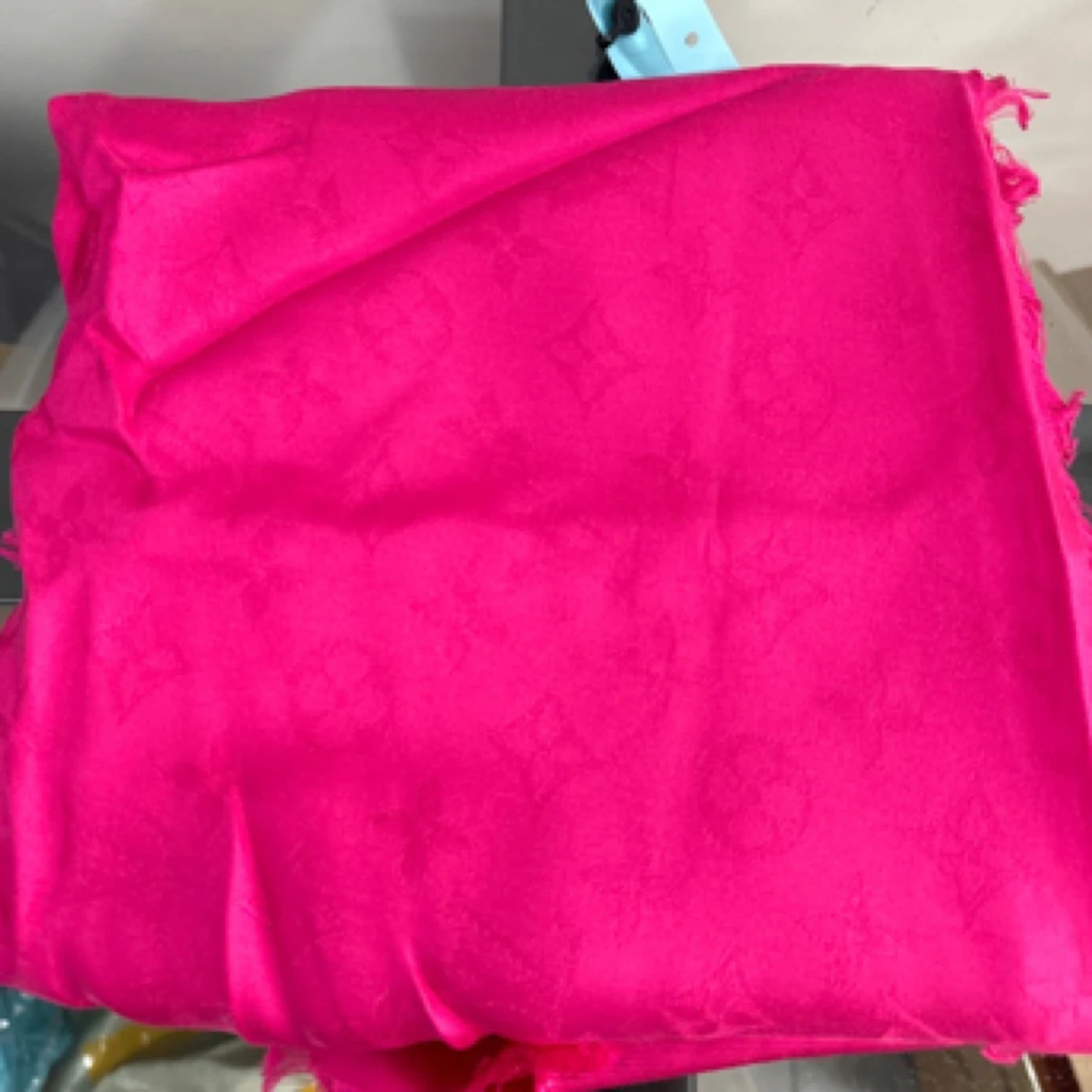 99新 LouisVuitton/路易威登 桃红丝巾/A01827