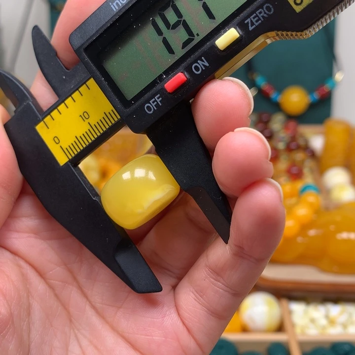非金属仿琥珀饰品017