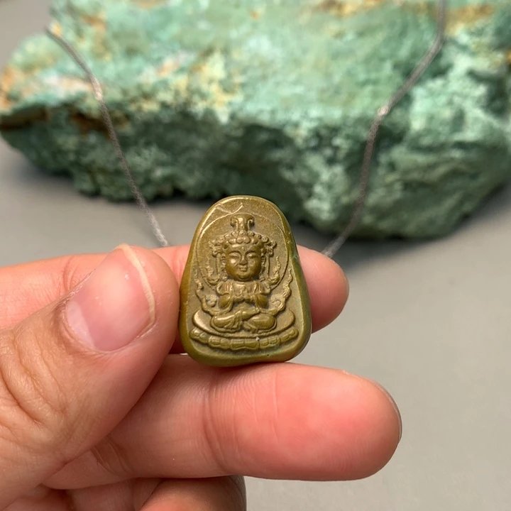 绿松石未镶嵌颈饰