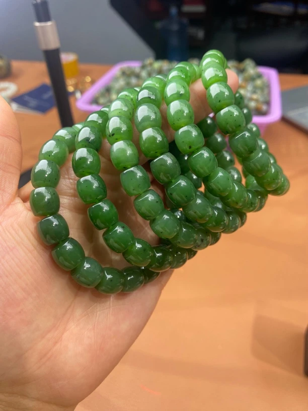 纯天然和田玉俄碧五号坑老料10多样性发货拍一发一