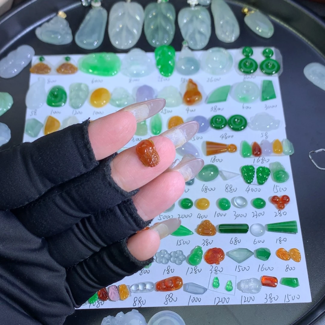 翡翠未镶嵌吊坠(不含链)红貔貅