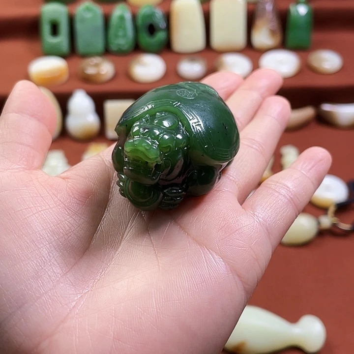 想***楚和田玉未镶嵌颈饰