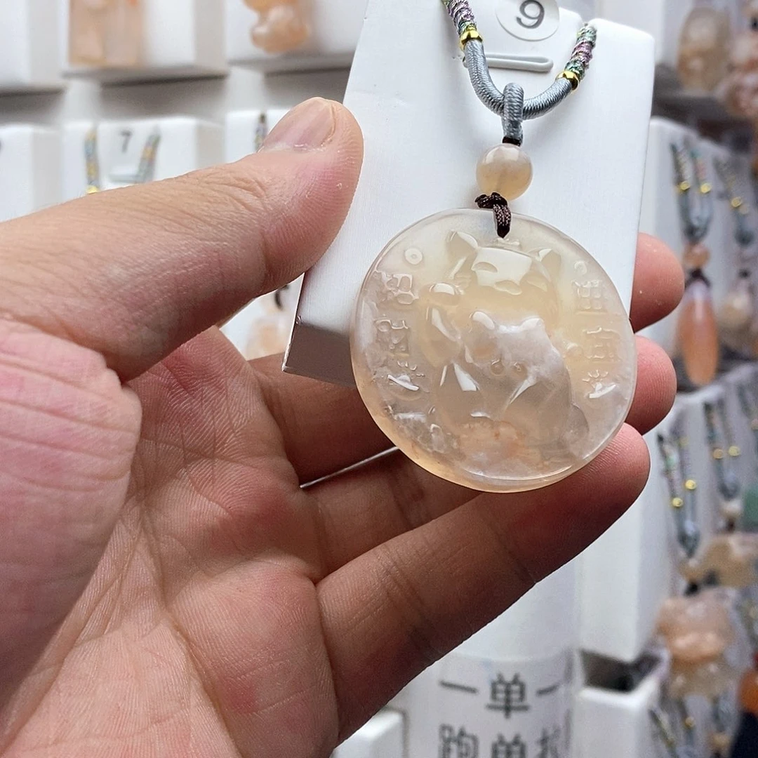 石英质玉吊坠(赠链)未镶嵌卡***?