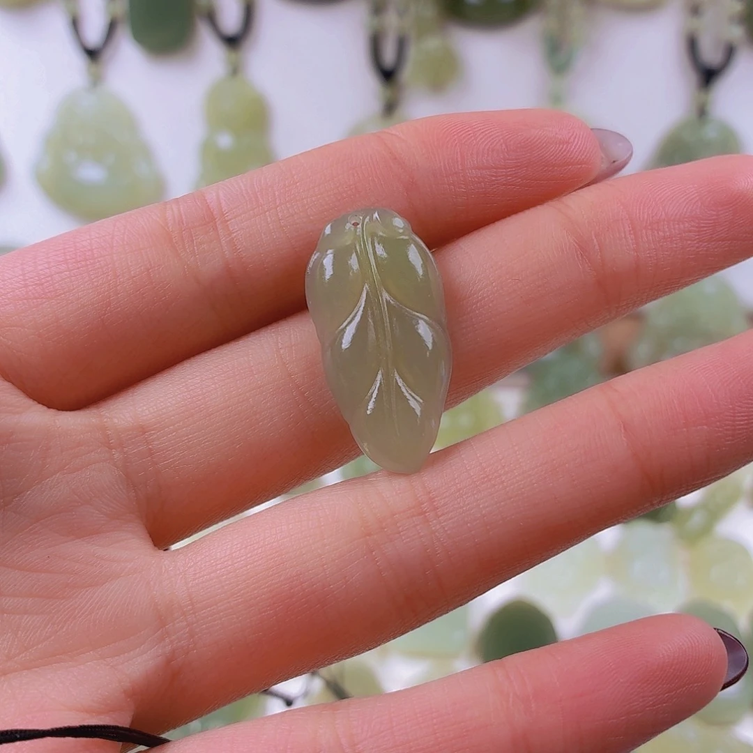 岁***^和田玉未镶嵌颈饰