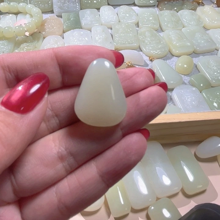 未镶嵌和田玉（糖玉）珠宝半成品
