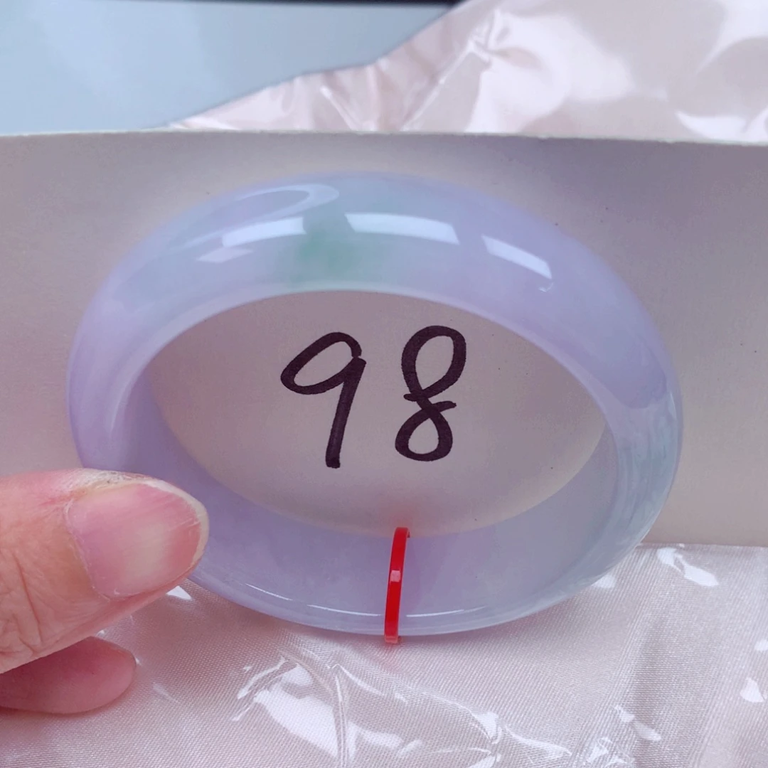 翡翠手镯未镶嵌翡翠