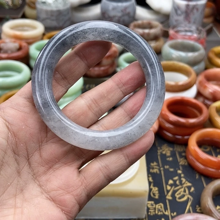 未镶嵌手镯石英岩玉