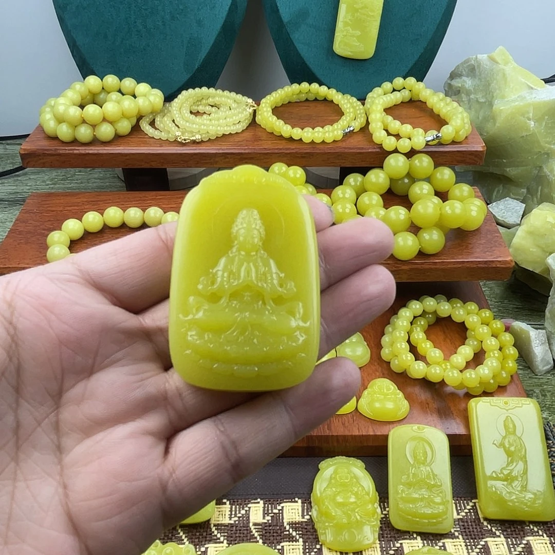 大***败珐琅非金属鸡油黄观音牌子