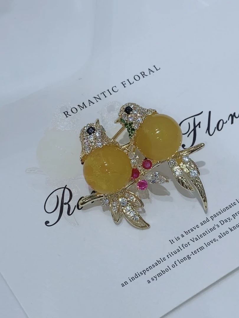 铜合金锆石胸针 轻奢国风蜜腊爱情鸟胸针高端小众胸花别针配饰