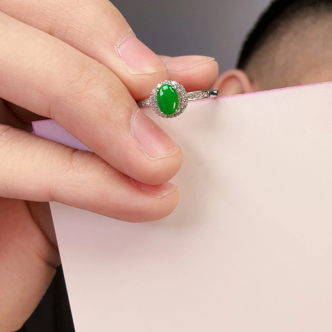 翡翠颈饰未镶嵌一件