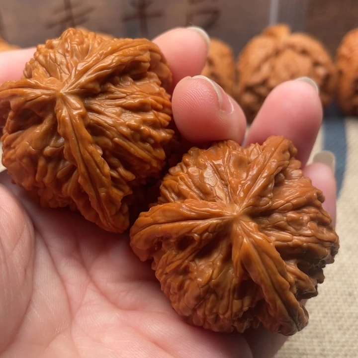 笑***核桃白狮子42核桃