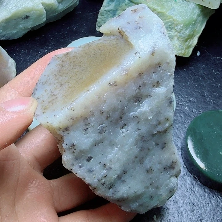 和田玉（糖玉）未镶嵌珠宝奇石