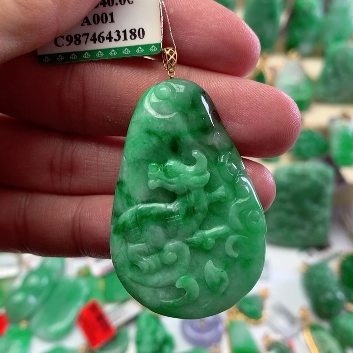 翡翠颈饰18K金镶嵌挂件