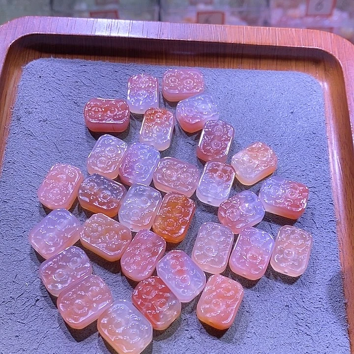 未镶嵌颈饰玛瑙/玉髓花牌一个