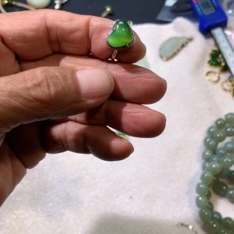 颈饰银S925镶嵌和田玉他****”