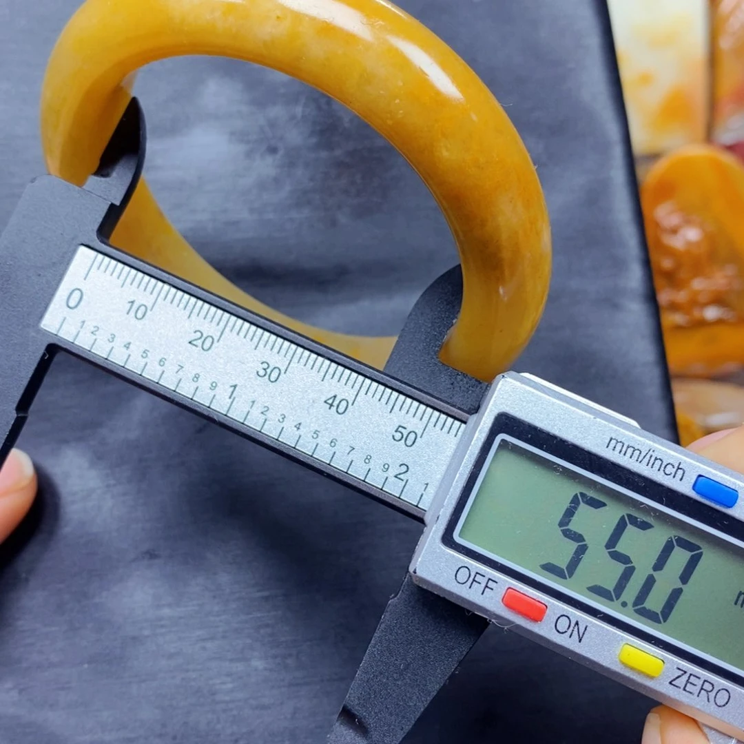 石英质玉（黄龙玉）颈饰未镶嵌