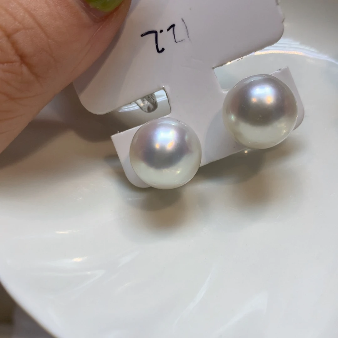 18K金镶嵌海水珍珠耳饰