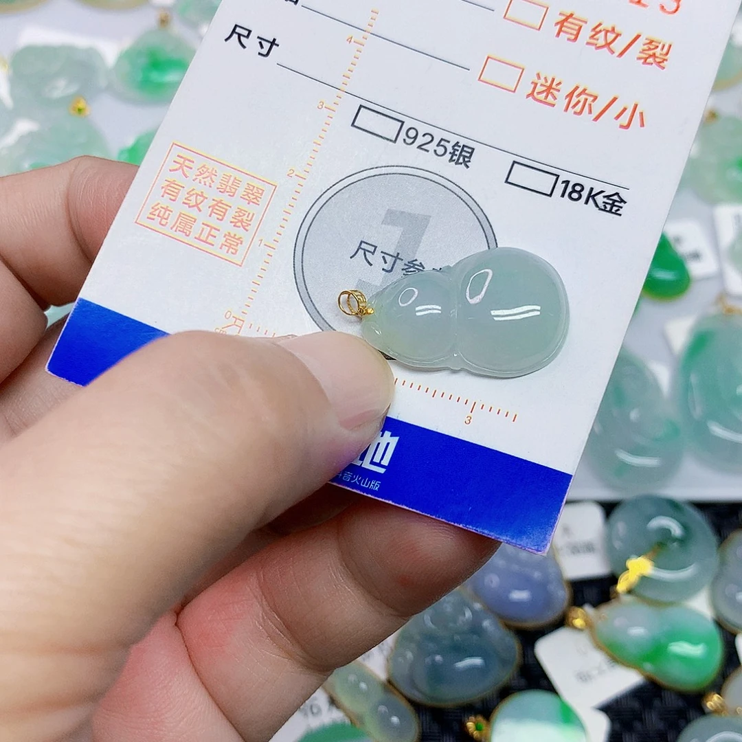 颈饰18K金镶嵌翡翠葫芦