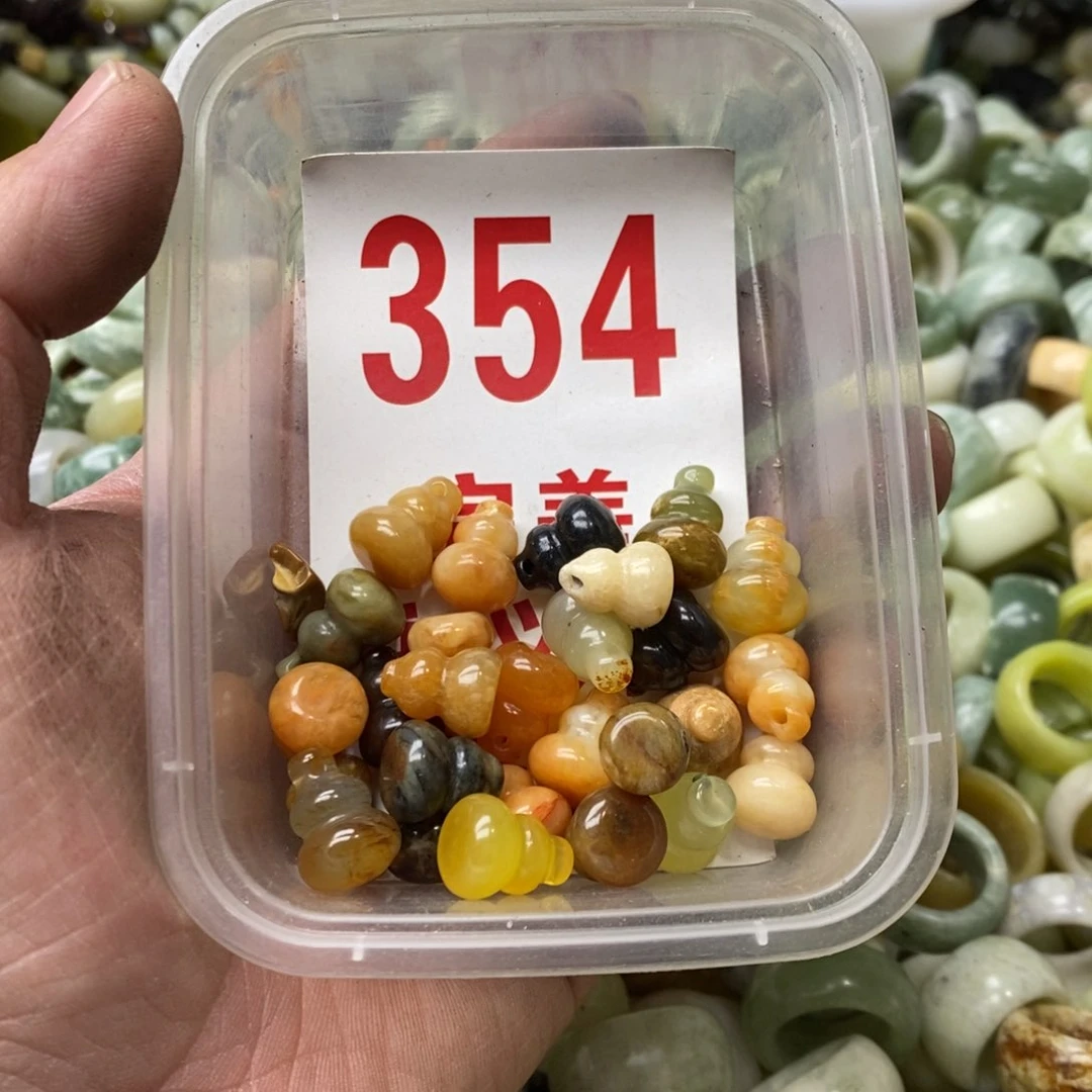 蛇纹石玉挂坠未镶嵌