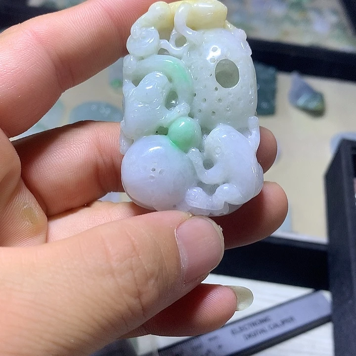翡翠未镶嵌颈饰招财进宝
