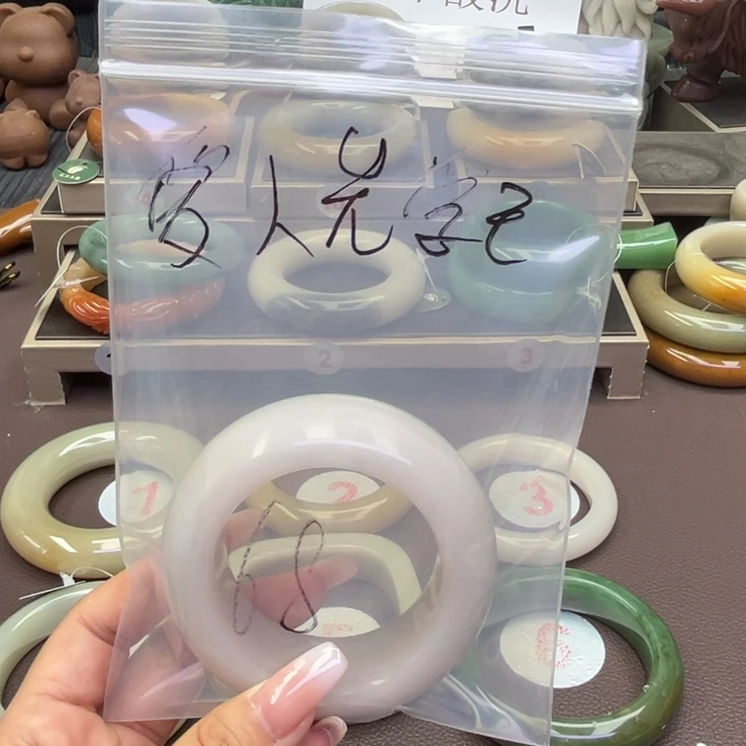 未镶嵌手镯石英岩玉爱***己