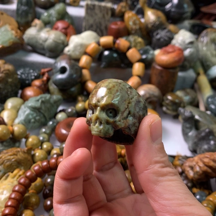 未镶嵌岫岩河磨玉（透闪石质玉）把件