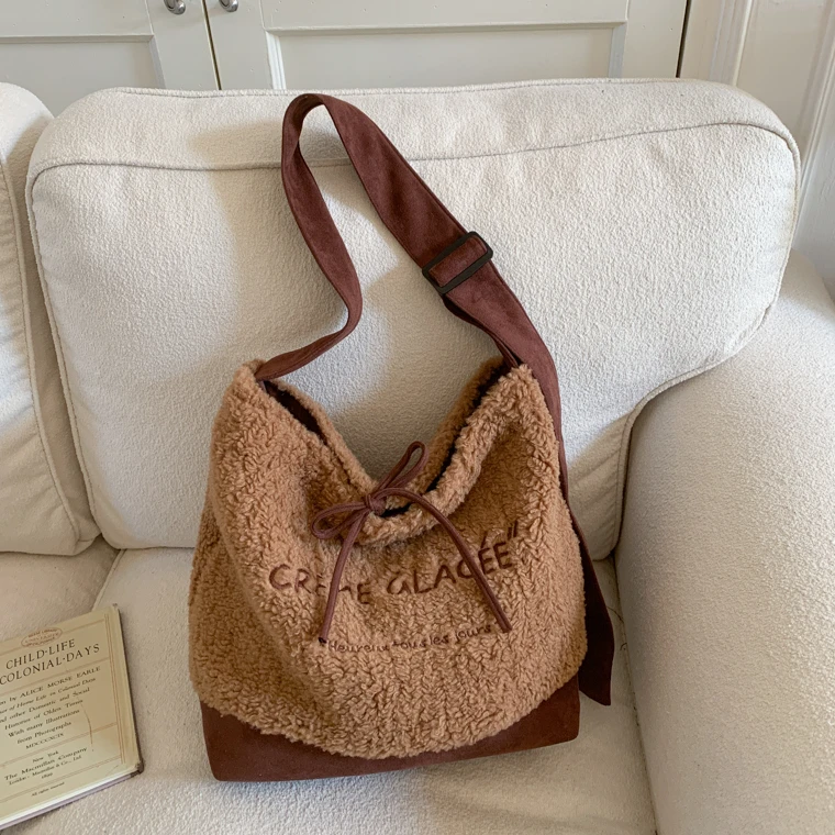 大容量高颜值水桶包女小众设计时尚休闲复古单肩包上班通勤斜挎包