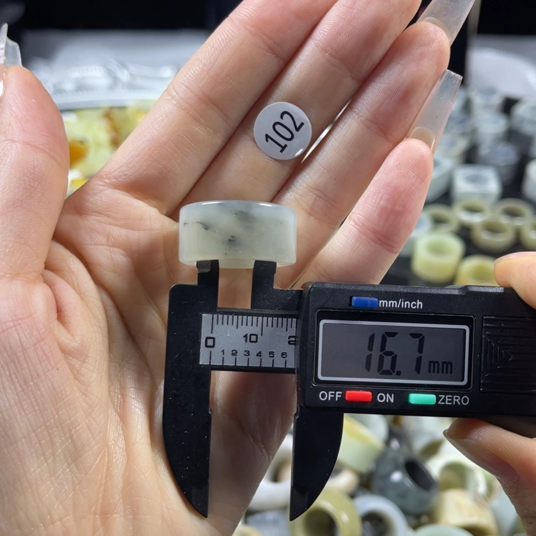 蛇纹石玉未镶嵌戒指