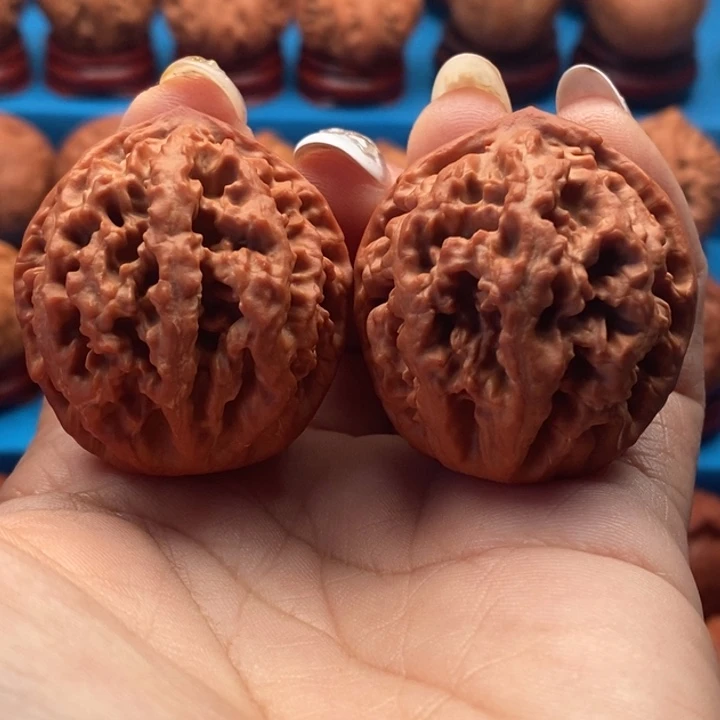 核桃精品文玩核桃手捻水波龙纹