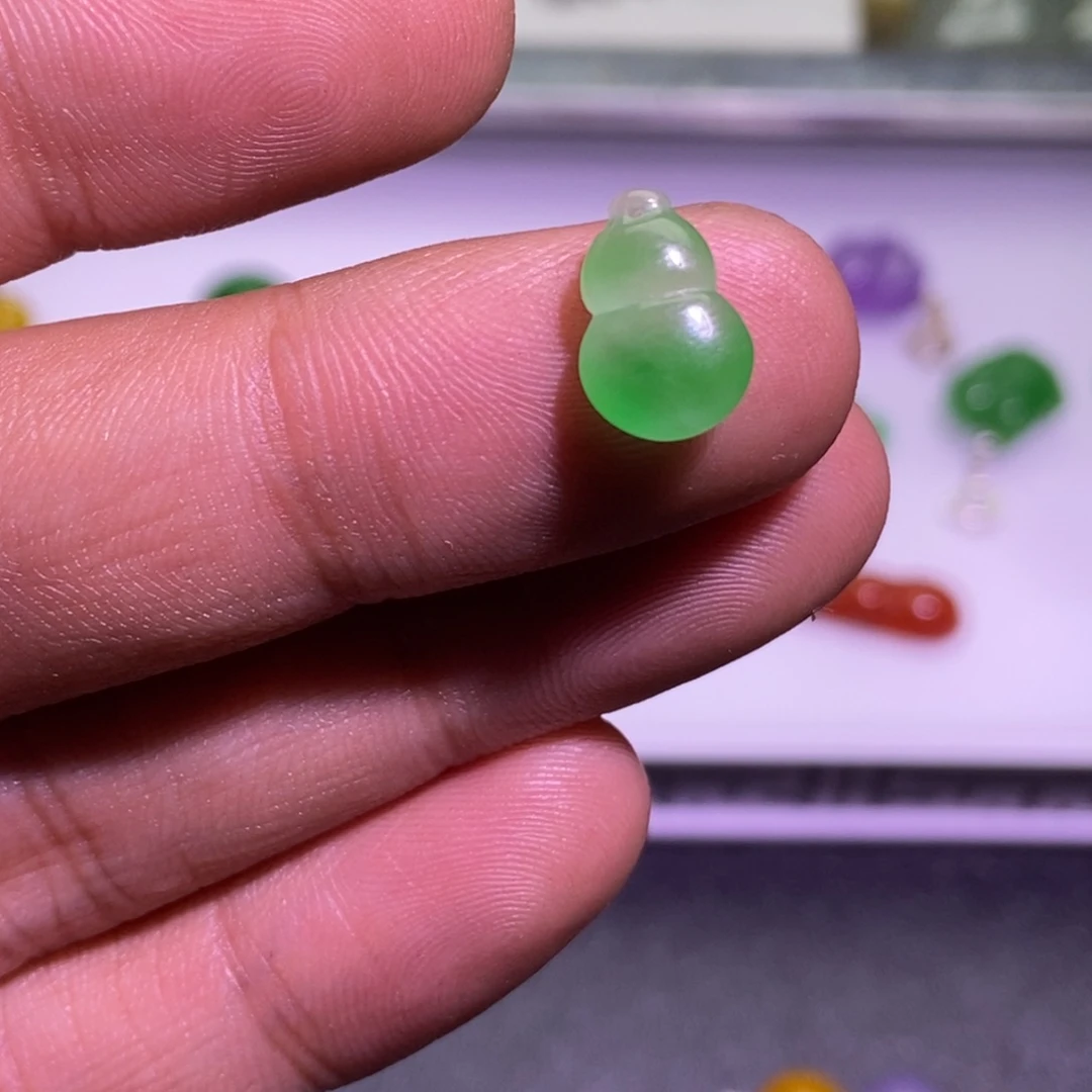 翡翠未镶嵌颈饰吊坠