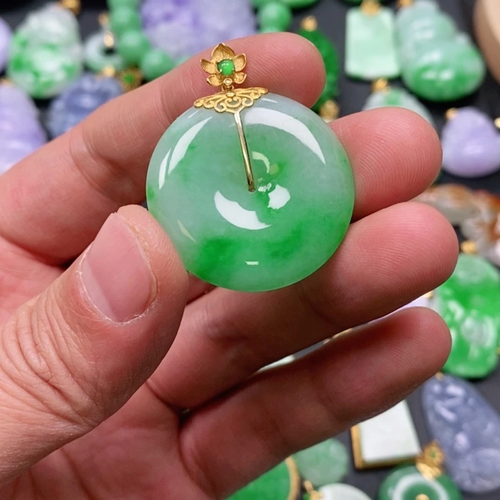 翡翠颈饰未镶嵌吊坠