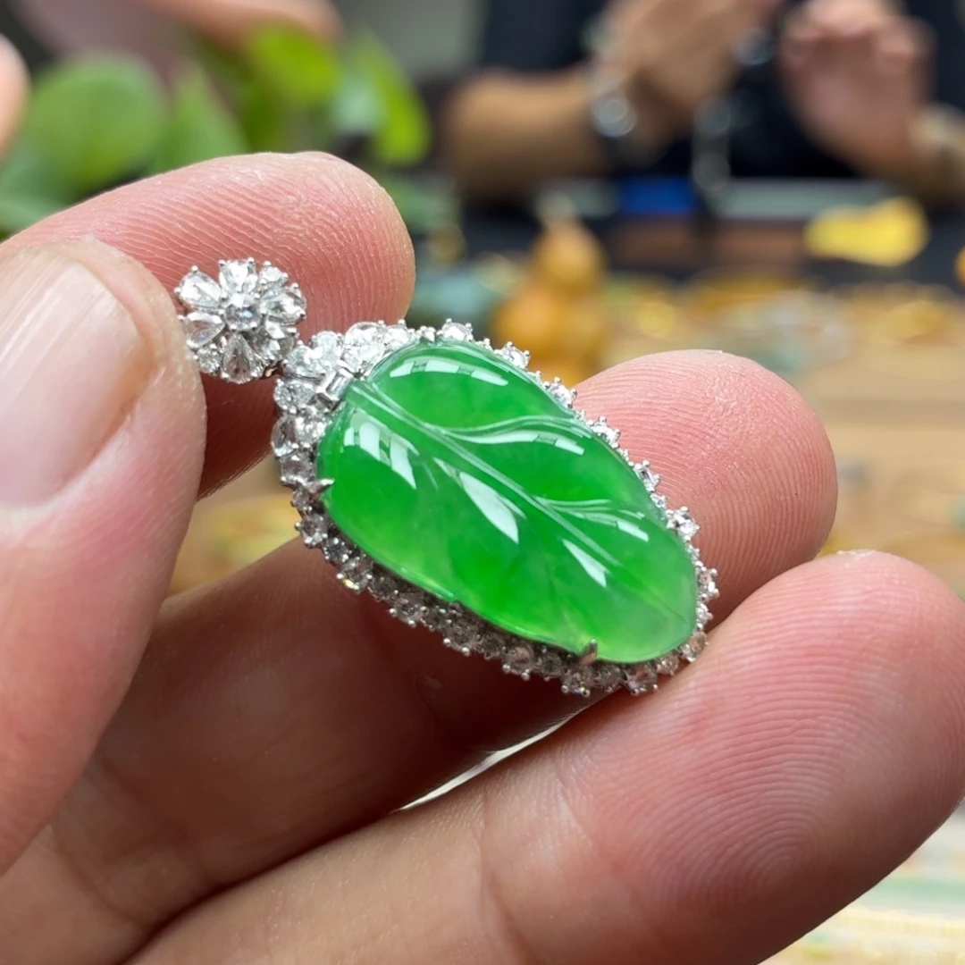 翡翠18K金镶嵌颈饰