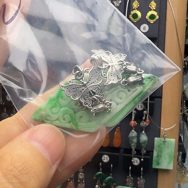 玉***曦翡翠银S925镶嵌耳饰