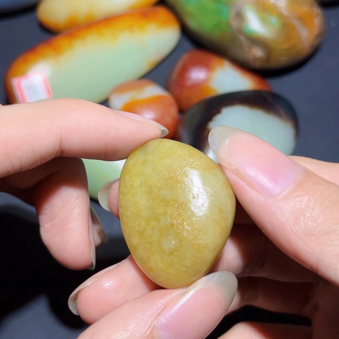 和田玉未镶嵌珠宝奇石